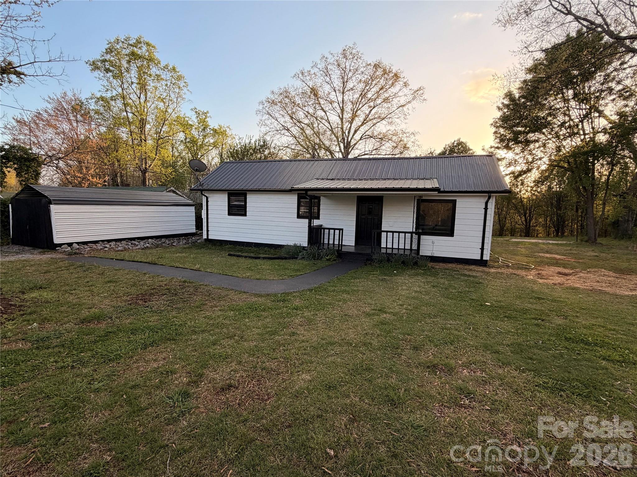 201 Cape Hickory Road Hickory, NC 28601 - Photo 2 of 2
