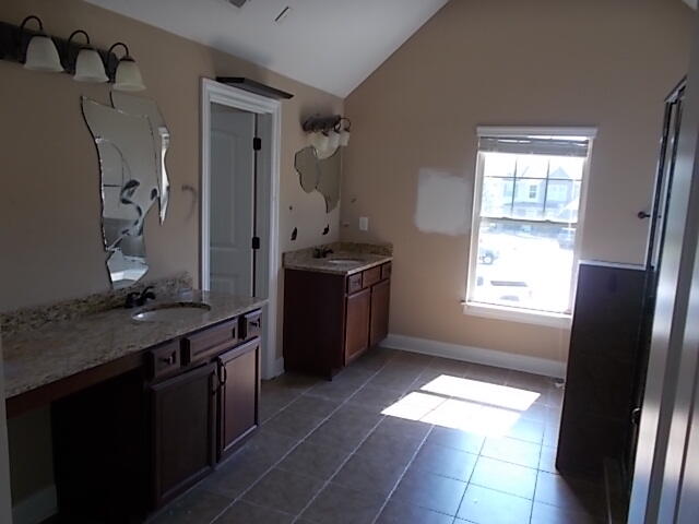 325 Zier Court Grovetown, GA 30813 - Photo 18 of 37 Primary Bath