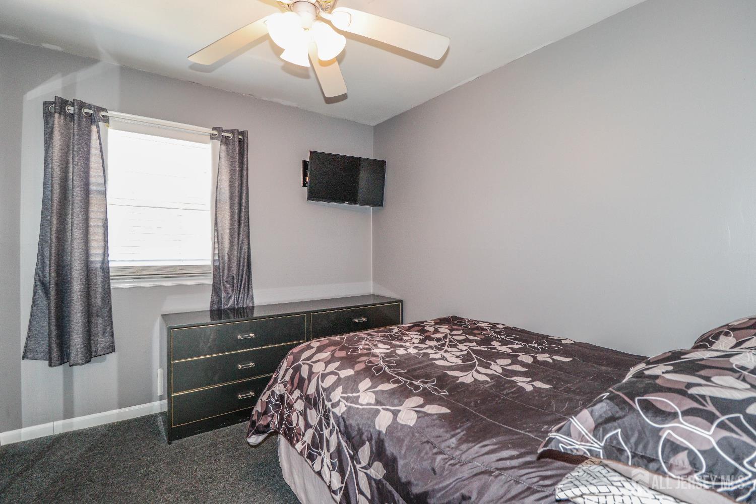26 Moryan Road Edison, NJ 08817 - Photo 20 of 32 a bedroom with a bed and a window