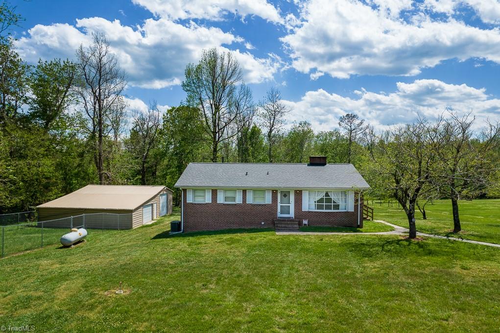 6227 Davis Mill Road Randleman, NC 27317 - Photo 5 of 28 Gallery Image 5