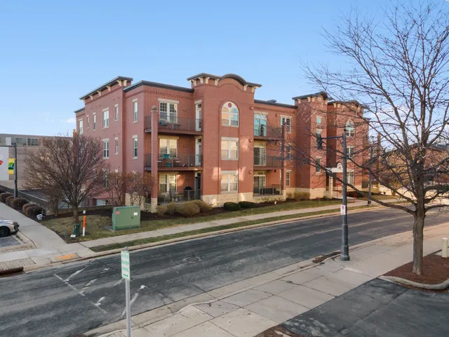 $220,000 | 201 East Lane Street, Unit 106, Sun Prairie, WI 53590