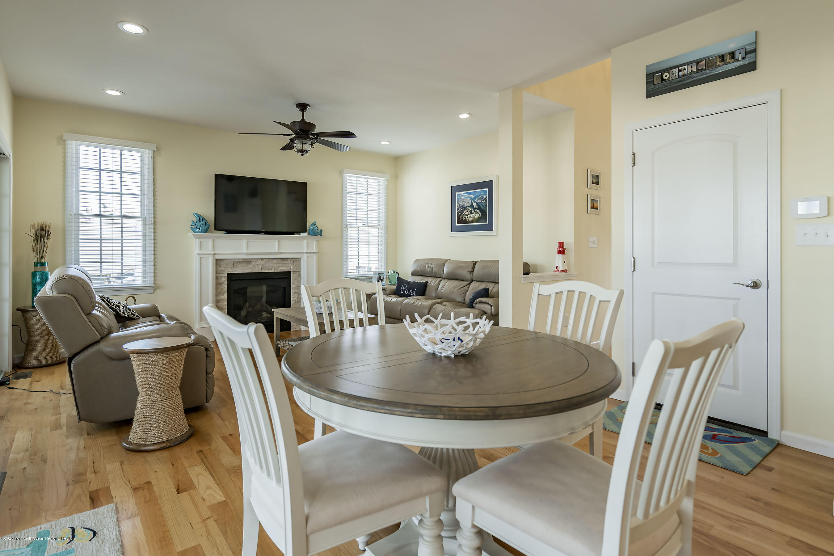 29 Kansas Road Little Egg Harbor, NJ 08087 - Photo 10 of 41 Dining table 2