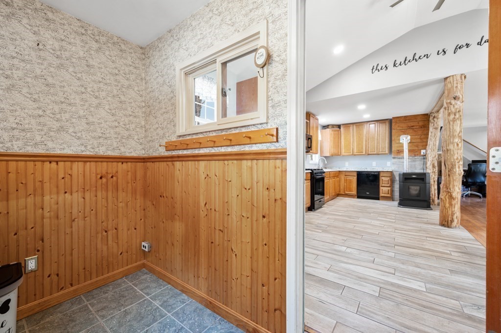 347 Whalom Road Lunenburg, MA 01462 - Photo 3 of 23 Gallery Image 3