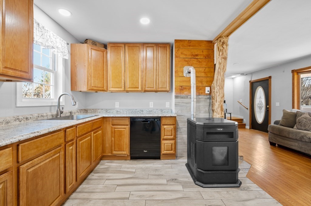 347 Whalom Road Lunenburg, MA 01462 - Photo 6 of 23 Gallery Image 6