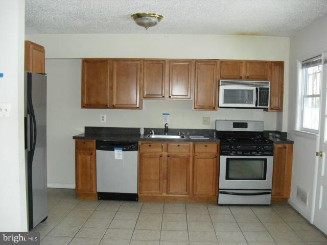 808 Reverdy Road Baltimore, MD 21212 - Photo 6 of 11 Kitchen
