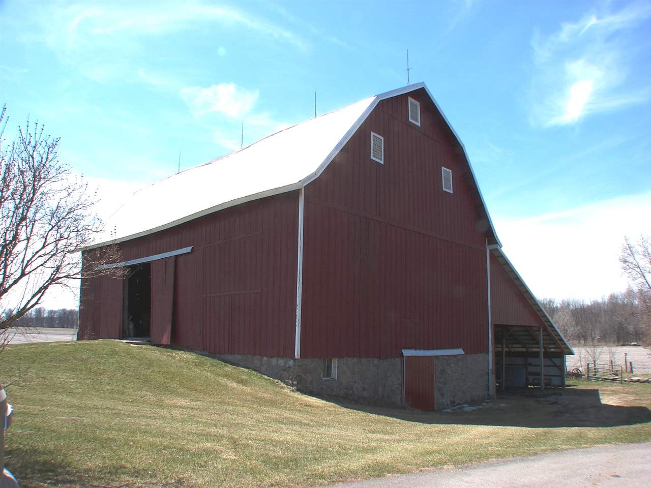 54 South Warner Road Sumner, MI 48889 - Photo 4 of 61 1845271-3.JPG
