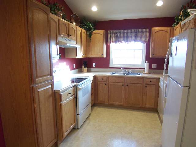 525 Greystone Washington, IL 61571 - Photo 3 of 9 Gallery Image 3