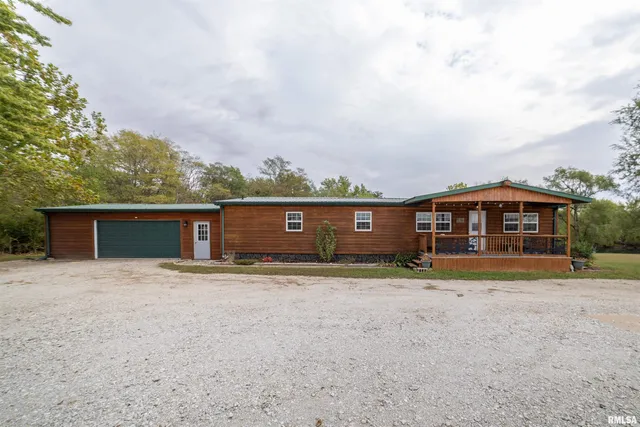 $262,500 | 85 North Co Road 2940, Augusta, IL 62311