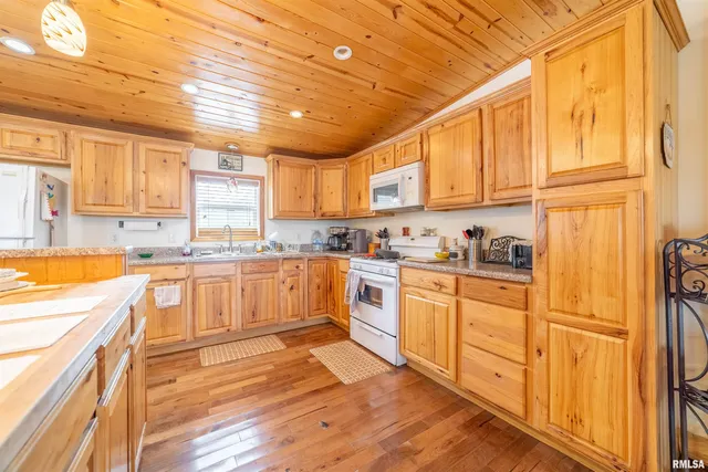 $262,500 | 85 North Co Road 2940, Augusta, IL 62311