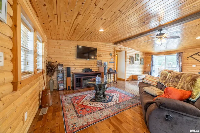 $262,500 | 85 North Co Road 2940, Augusta, IL 62311