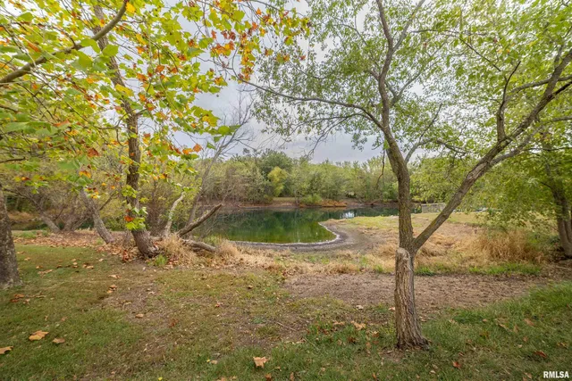 $262,500 | 85 North Co Road 2940, Augusta, IL 62311