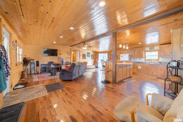 $262,500 | 85 North Co Road 2940, Augusta, IL 62311