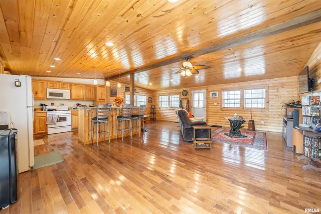 $262,500 | 85 North Co Road 2940, Augusta, IL 62311