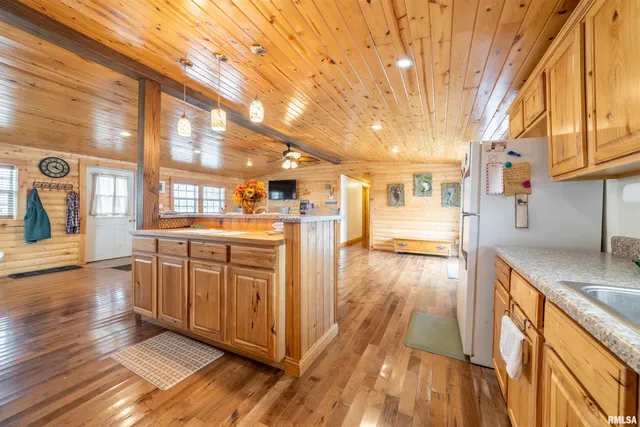 $262,500 | 85 North Co Road 2940, Augusta, IL 62311