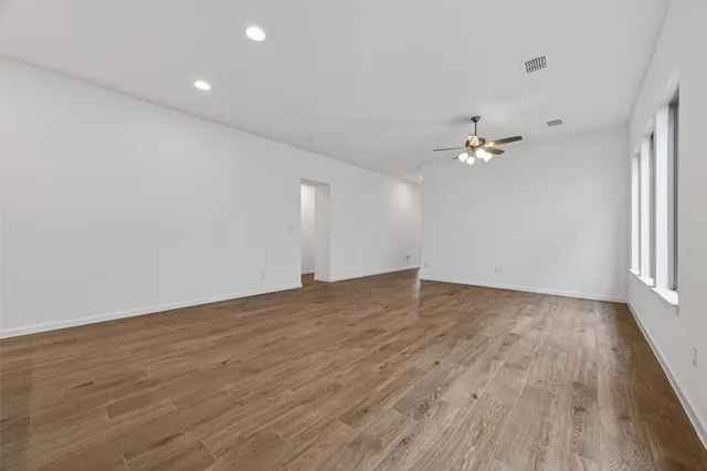 $2,400 | 5015 Bowen Pr Drive, Rosenberg, TX 77471