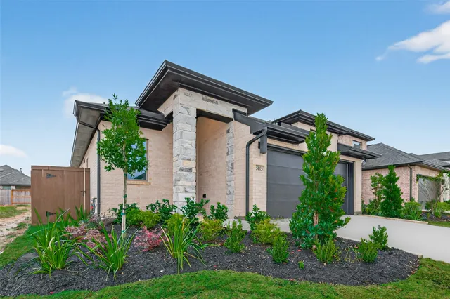 $2,400 | 5015 Bowen Pr Drive, Rosenberg, TX 77471