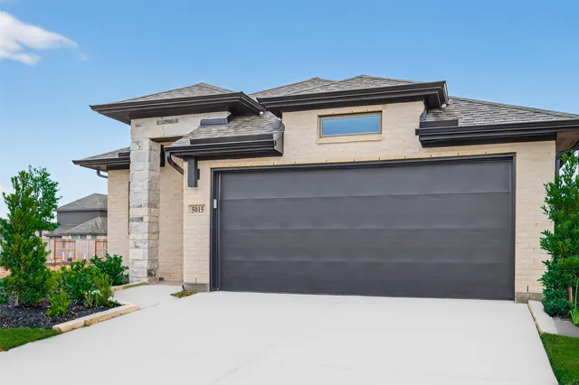 $2,400 | 5015 Bowen Pr Drive, Rosenberg, TX 77471