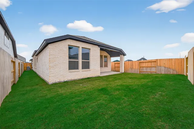$2,400 | 5015 Bowen Pr Drive, Rosenberg, TX 77471