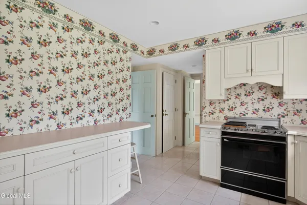 $425,000 | 2 North Helderberg Parkway, Bethlehem, NY 12159
