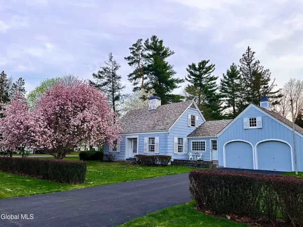 $425,000 | 2 North Helderberg Parkway, Bethlehem, NY 12159