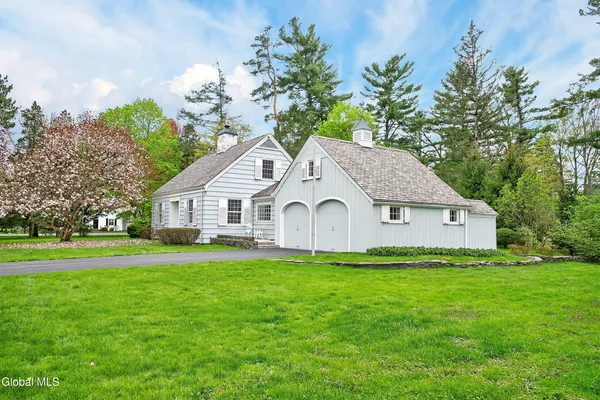 $425,000 | 2 North Helderberg Parkway, Bethlehem, NY 12159