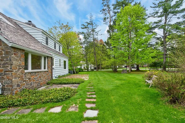 $425,000 | 2 North Helderberg Parkway, Bethlehem, NY 12159