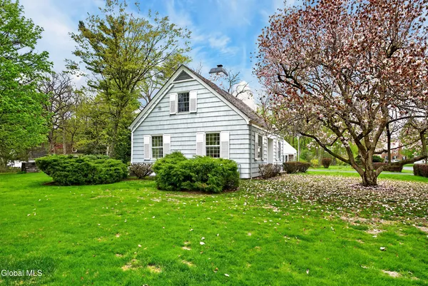 $425,000 | 2 North Helderberg Parkway, Bethlehem, NY 12159