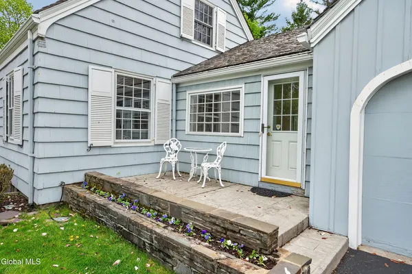 $425,000 | 2 North Helderberg Parkway, Bethlehem, NY 12159