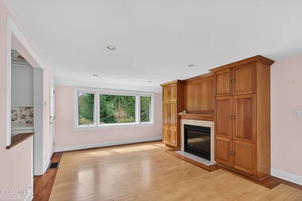 $425,000 | 2 North Helderberg Parkway, Bethlehem, NY 12159