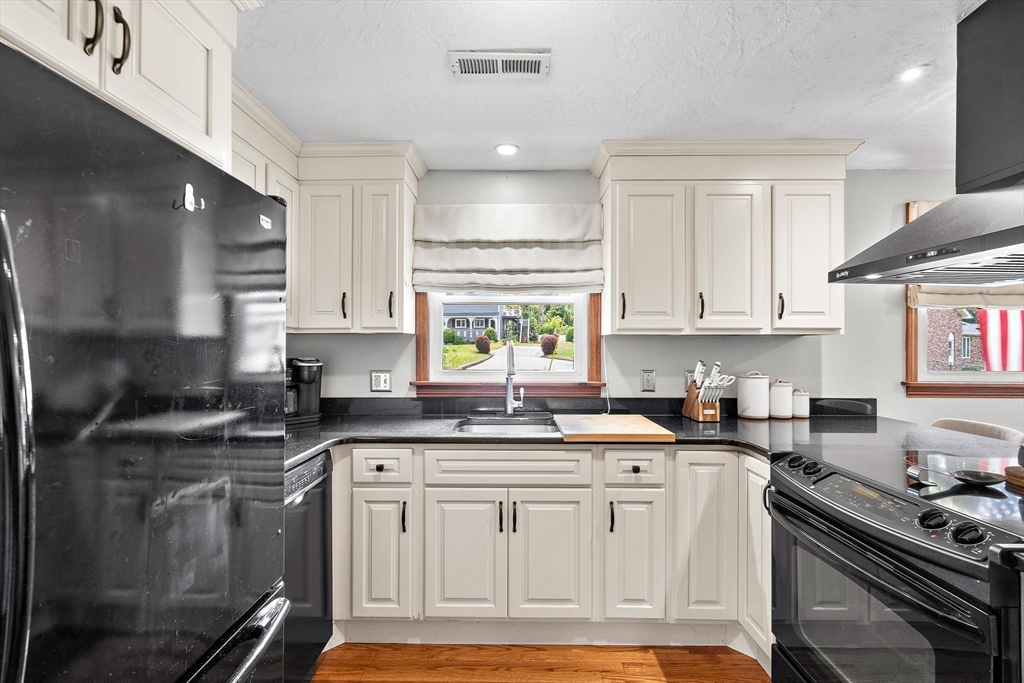 37 Angelo Street Worcester, MA 01604 - Photo 19 of 40