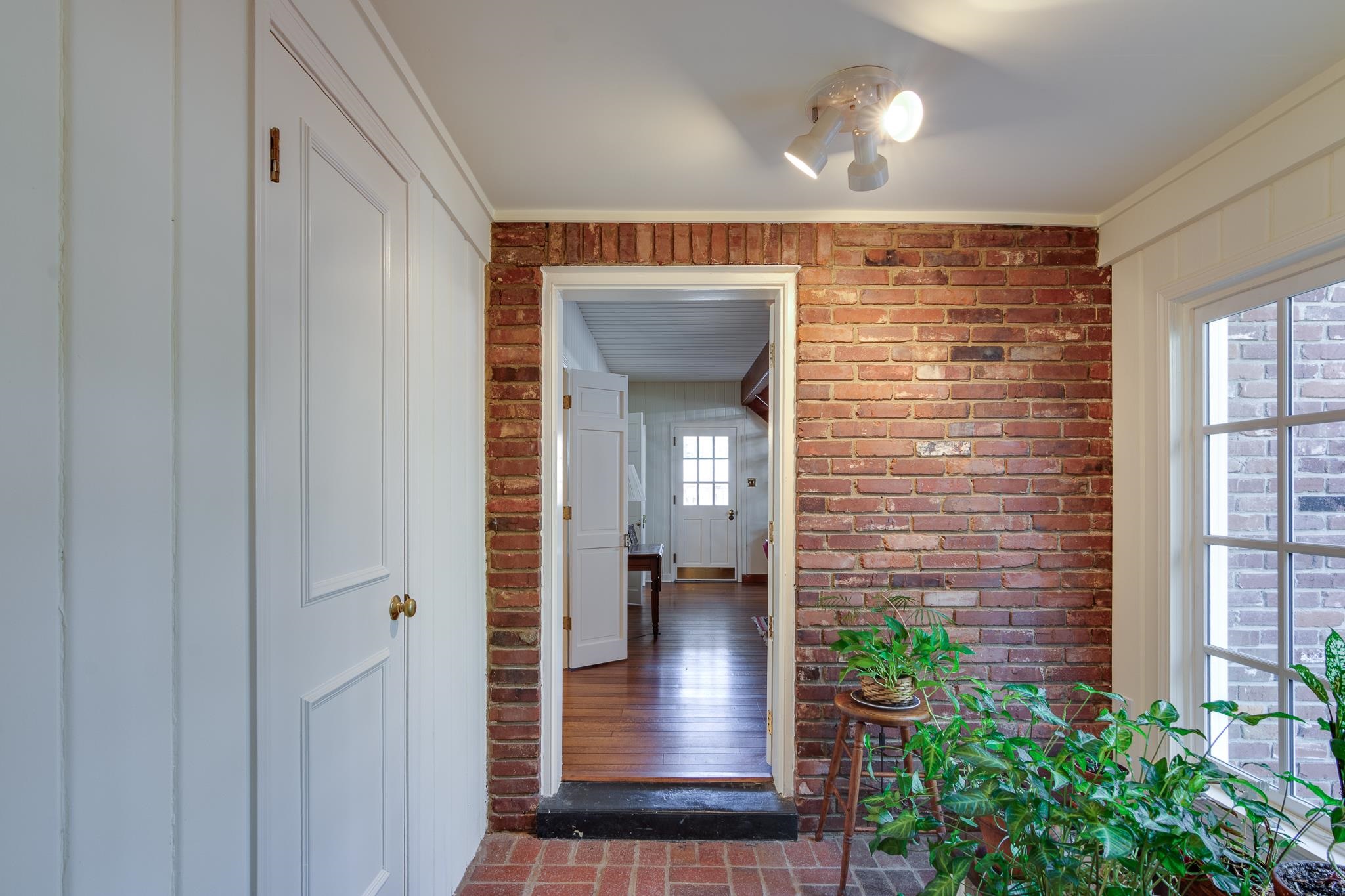 199 South Grove Park Road Memphis, TN 38117 - Photo 20 of 40 Doorway to property