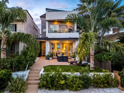 $2,500,000 | 1122 Oliver Avenue, San Diego, CA 92109