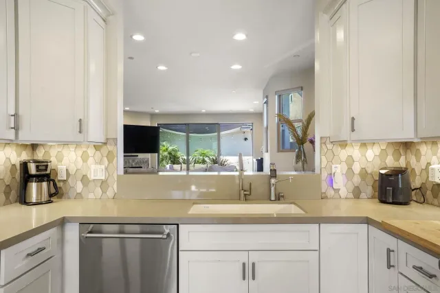 $2,500,000 | 1122 Oliver Avenue, San Diego, CA 92109