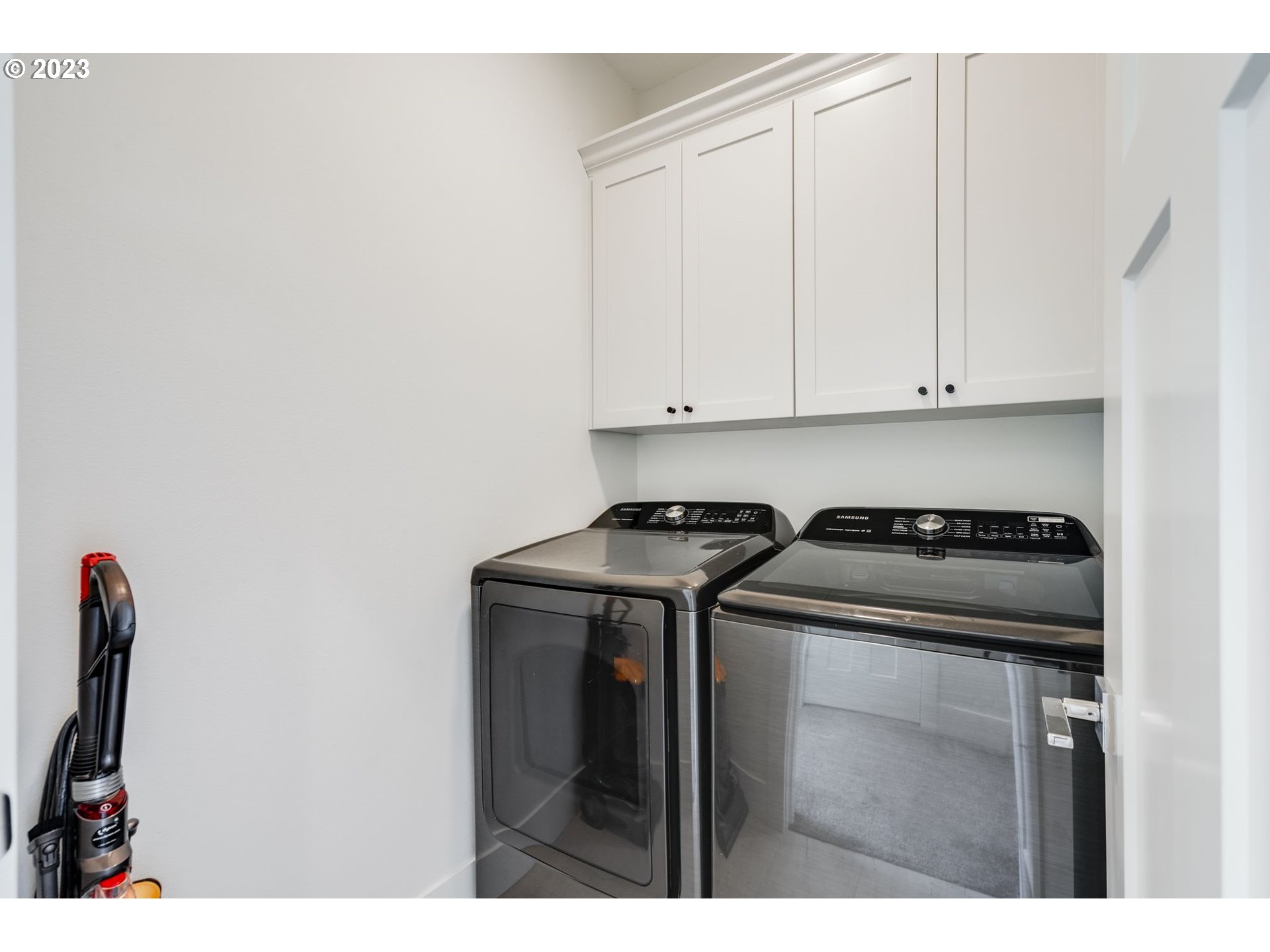2889 4th Street Hubbard, OR 97032 - Photo 27 of 37 a utility room with dryer and washer