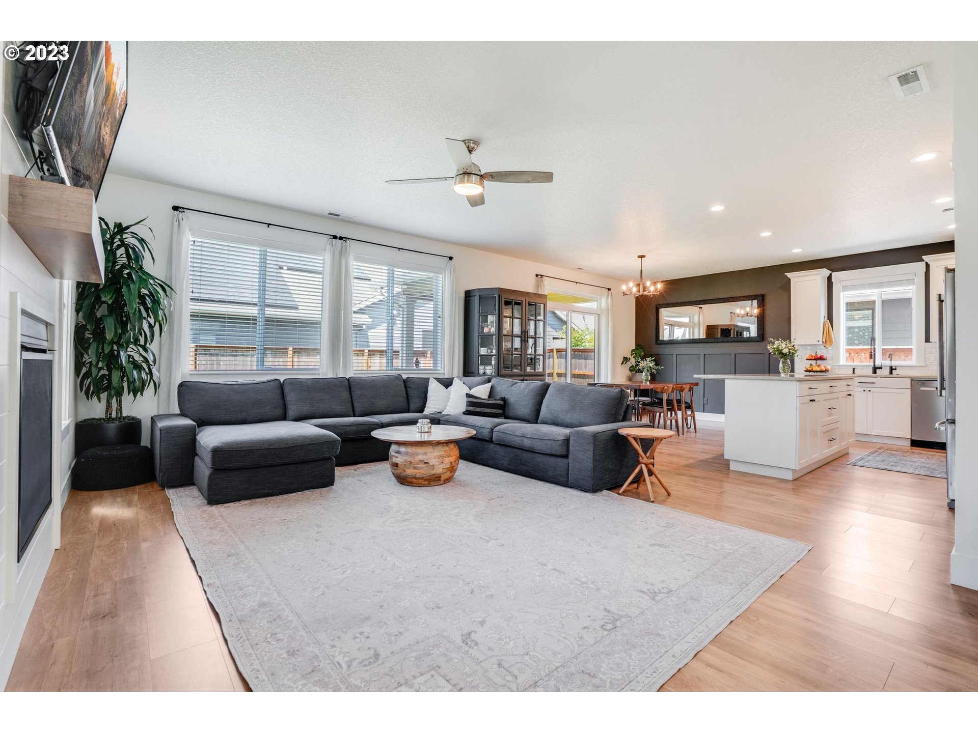 2889 4th Street Hubbard, OR 97032 - Photo 5 of 37 a living room with furniture and a kitchen view