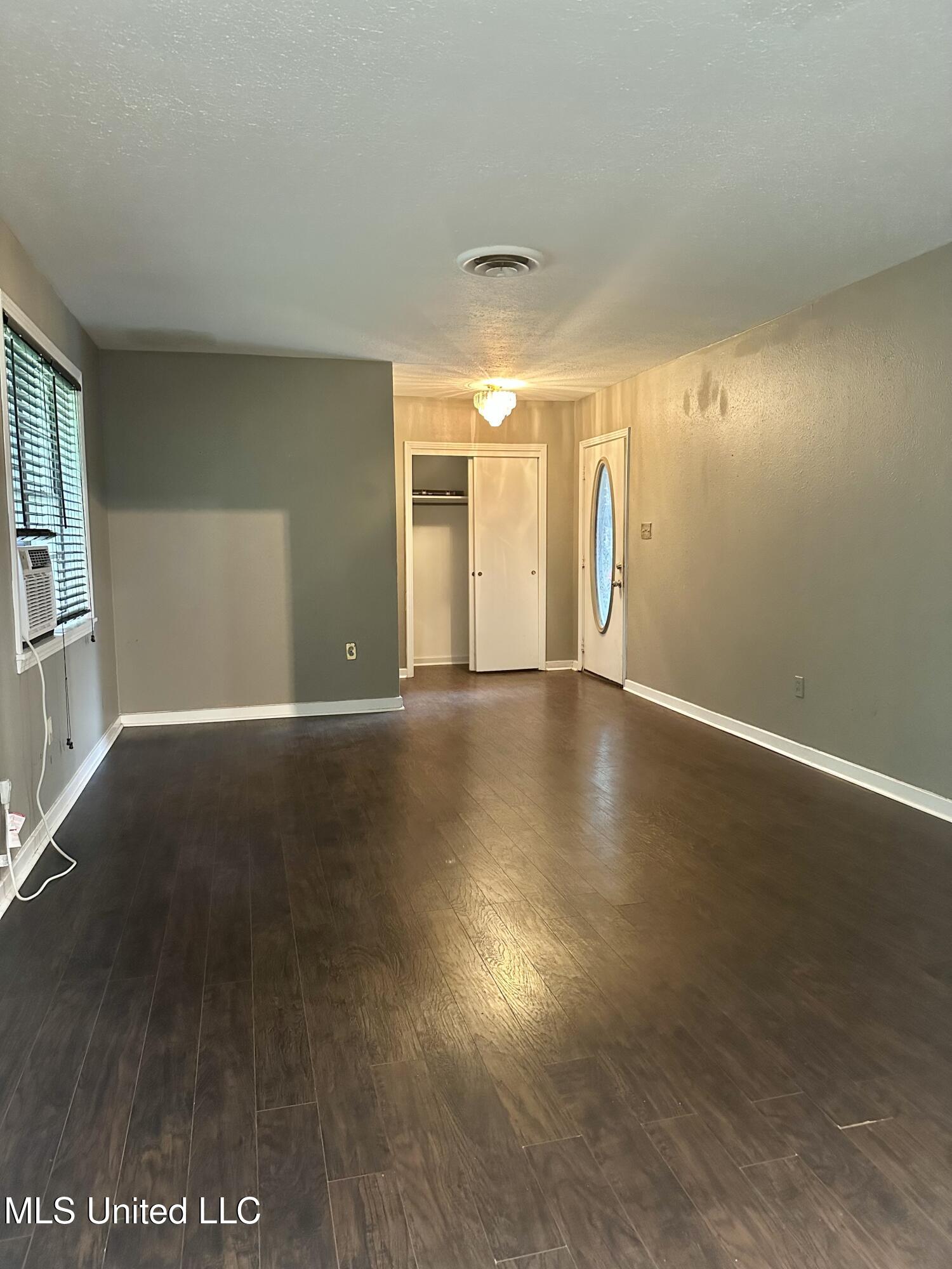 9 Woodside Court Natchez, MS 39120 - Photo 4 of 12 IMG_2436