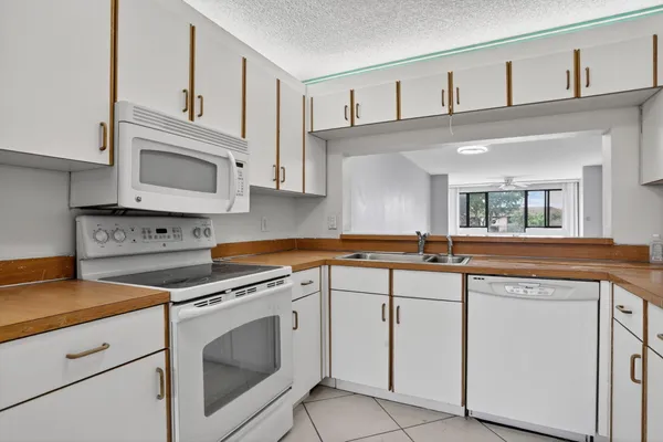 $149,900 | 10837 West Clairmont Circle, Unit 208, Tamarac, FL 33321