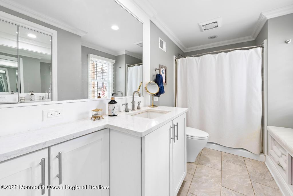 429 Juliustown Pemberton Road Juliustown, NJ 08022 - Photo 20 of 64 full bath with walk in closet, newer