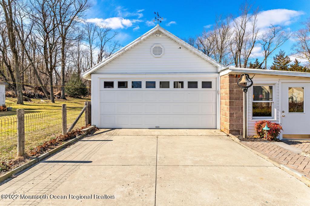 429 Juliustown Pemberton Road Juliustown, NJ 08022 - Photo 41 of 64 nice garage new door