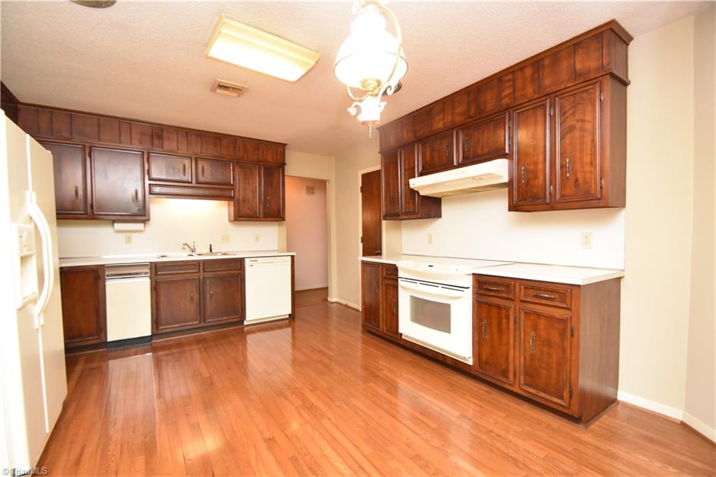200 Plank Road Thomasville, NC 27360 - Photo 18 of 30