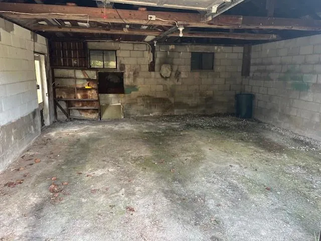 a view of room with a lot of empty space