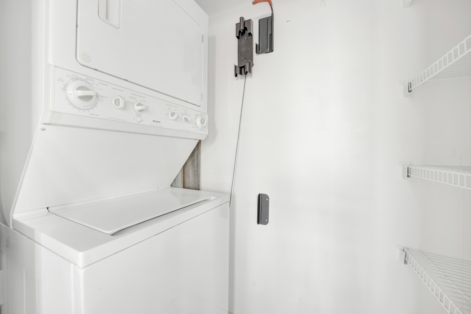 833 West 15th Place, Unit 511 Chicago, IL 60608 - Photo 15 of 21 a utility room with dryer and washer