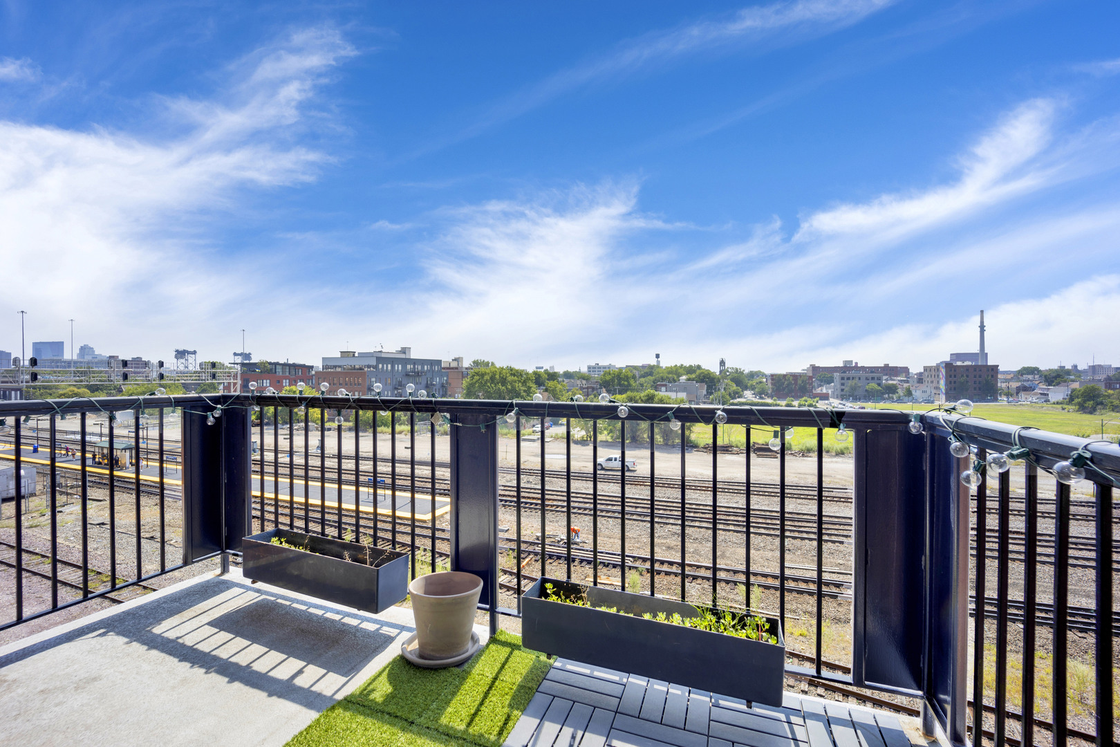 833 West 15th Place, Unit 511 Chicago, IL 60608 - Photo 16 of 21 a view of a balcony with city view