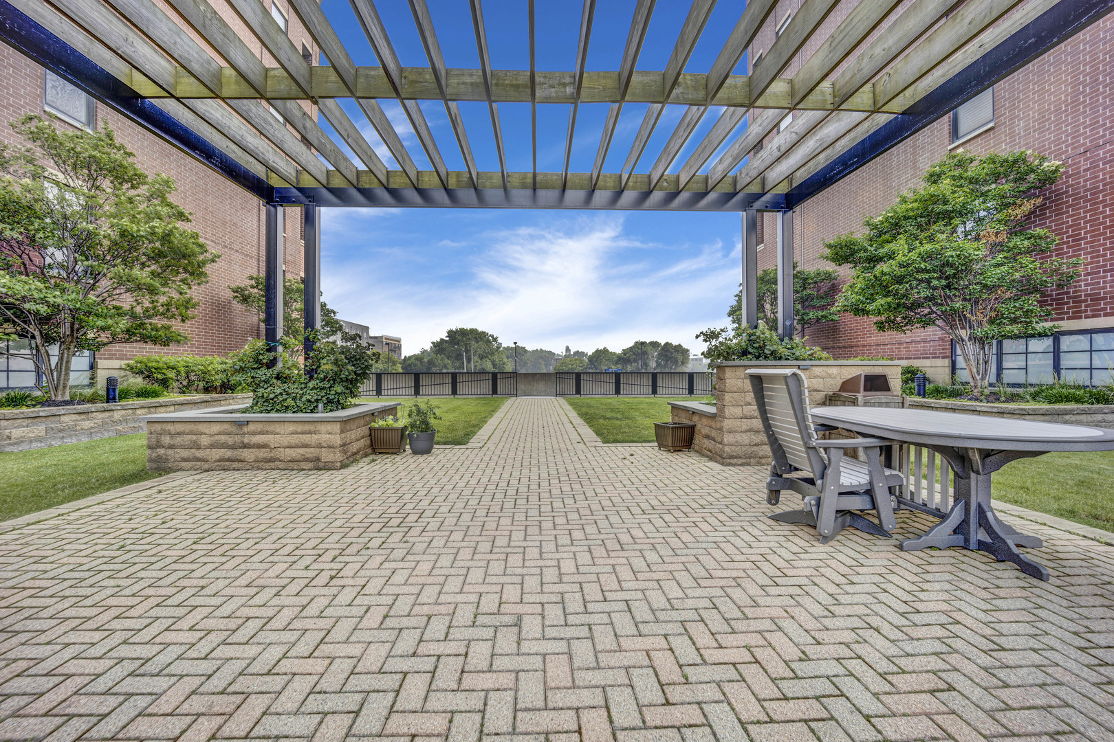 833 West 15th Place, Unit 511 Chicago, IL 60608 - Photo 19 of 21 a outdoor view with a sitting space