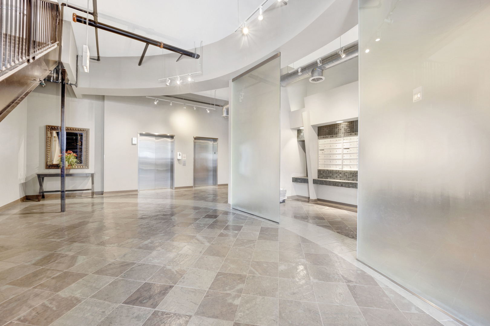 833 West 15th Place, Unit 511 Chicago, IL 60608 - Photo 3 of 21 a view of a hallway with a dining table and chairs