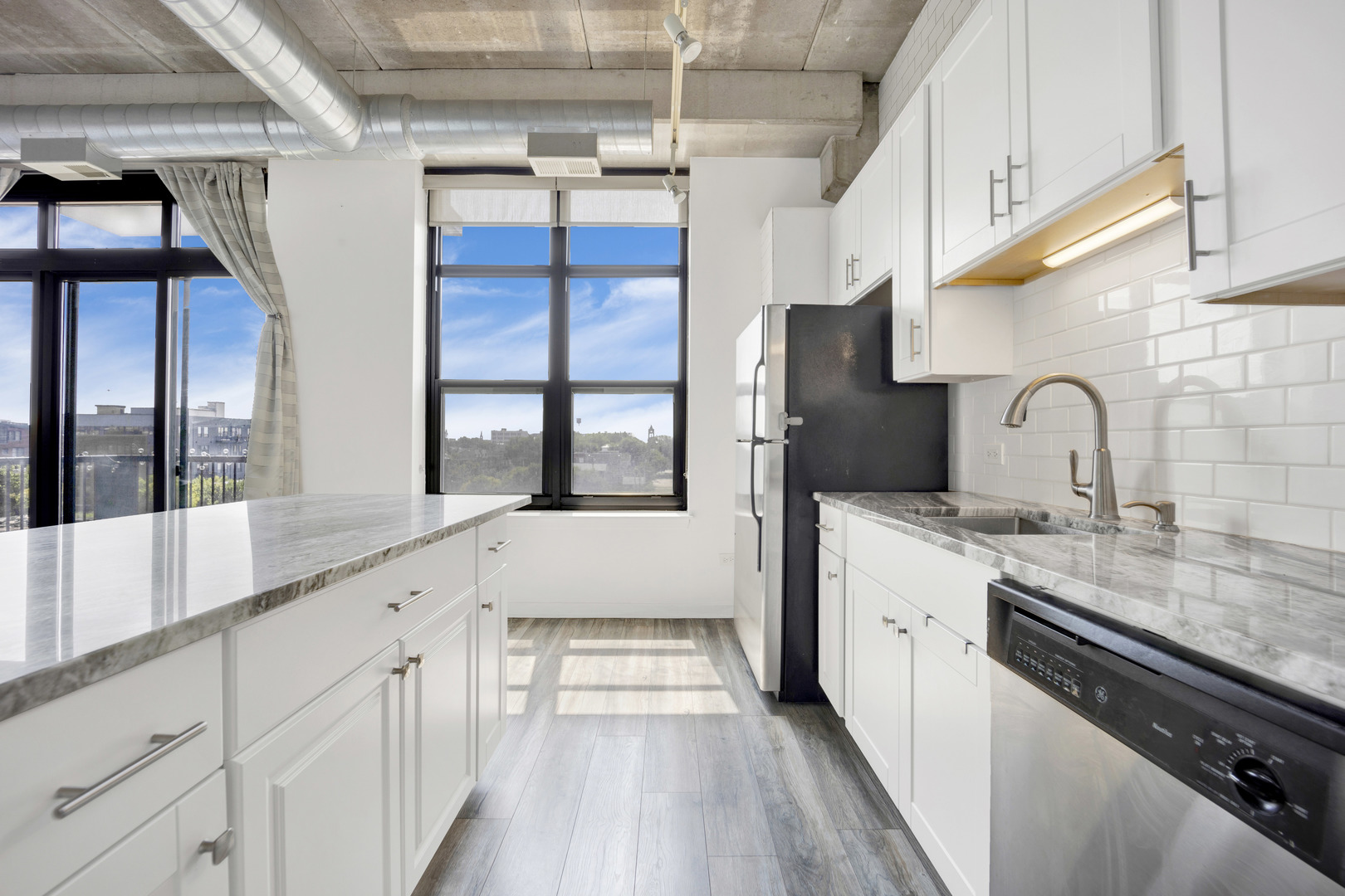 833 West 15th Place, Unit 511 Chicago, IL 60608 - Photo 7 of 21 a large white kitchen with a sink and cabinets
