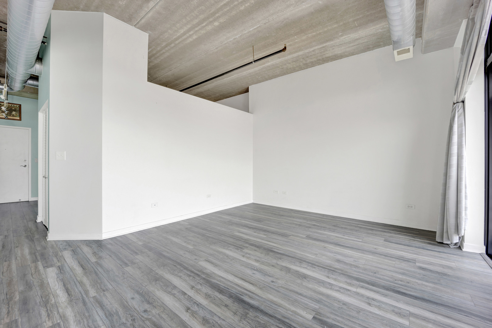 833 West 15th Place, Unit 511 Chicago, IL 60608 - Photo 9 of 21 a view of an empty room with wooden floor