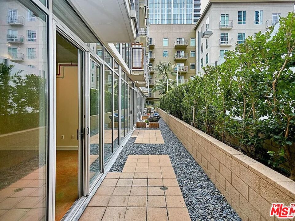 645 West 9th Street, Unit 240 Los Angeles, CA 90015 - Photo 12 of 25 a view of balcony with seating area
