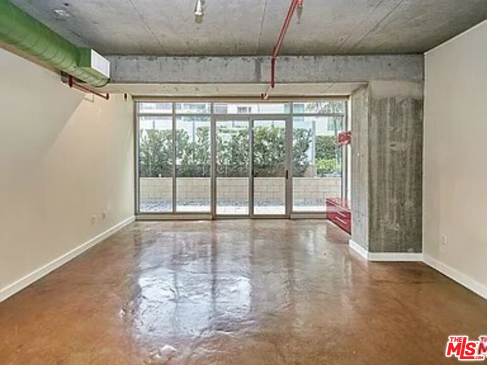 645 West 9th Street, Unit 240 Los Angeles, CA 90015 - Photo 10 of 25 a view of an empty room with a sliding door