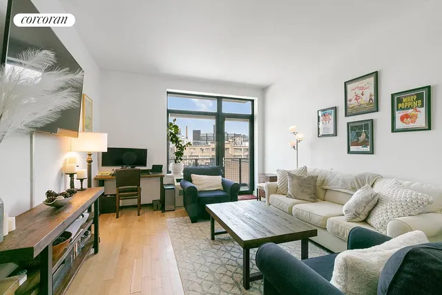 $899,000 | 21-45 44th Drive, Unit 6B | Long Island City